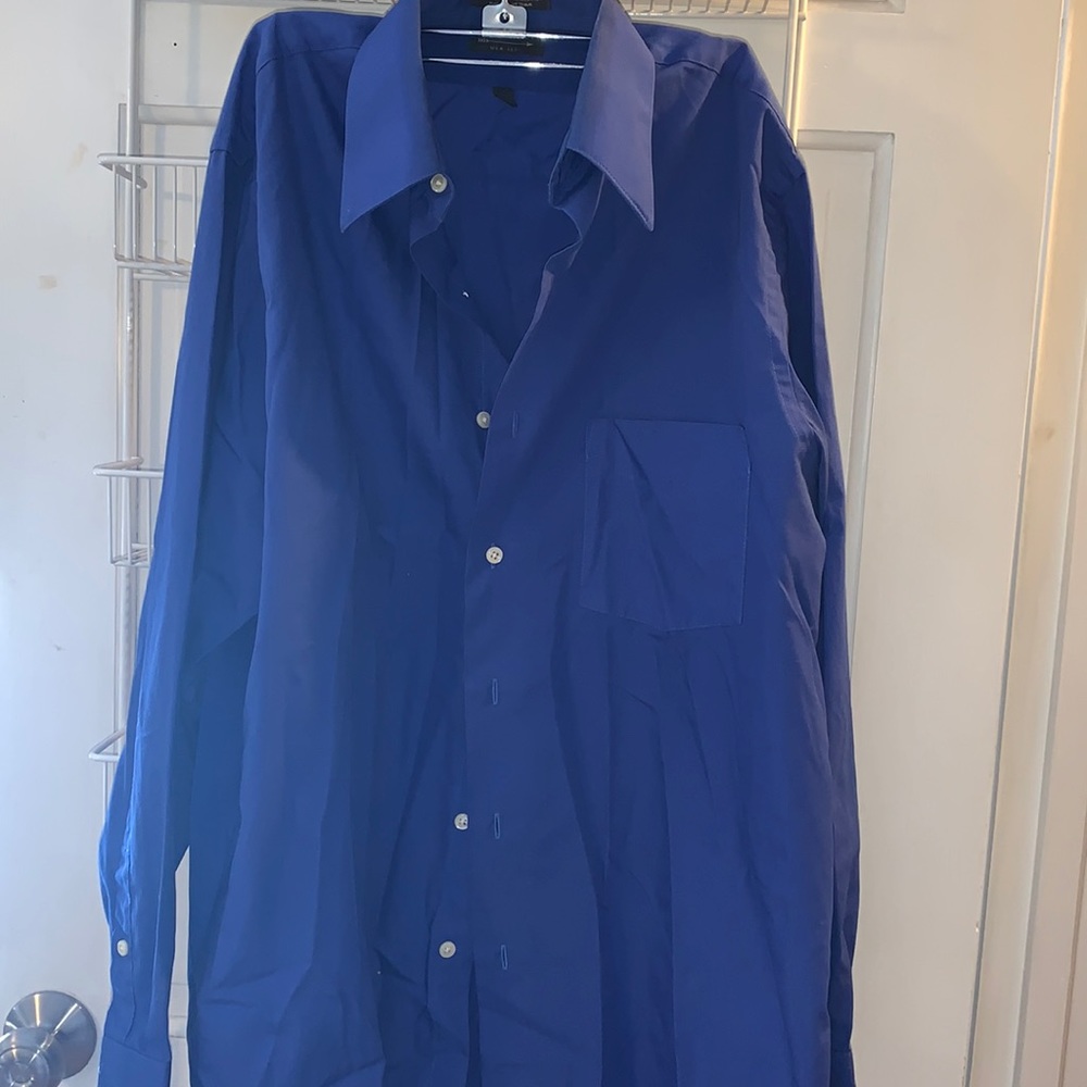 Men’s button up 🔵